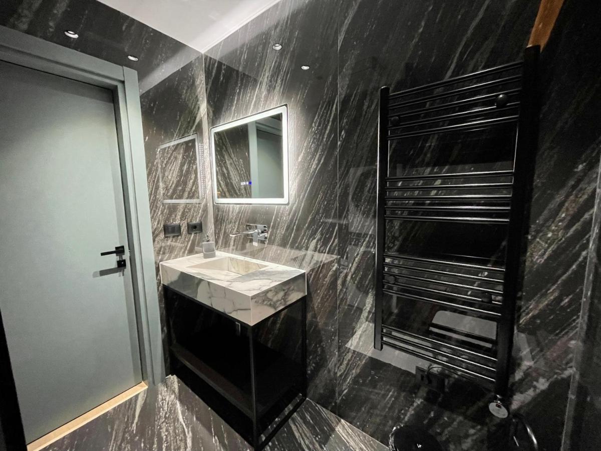 Queens Luxury Apartments ティラナ エクステリア 写真