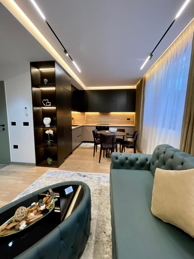 Queens Luxury Apartments ティラナ エクステリア 写真