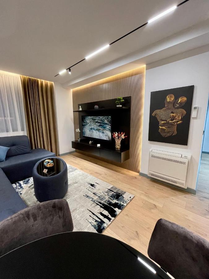 Queens Luxury Apartments ティラナ エクステリア 写真